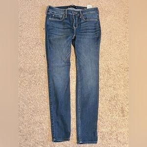 hollister dark wash skinny jeans